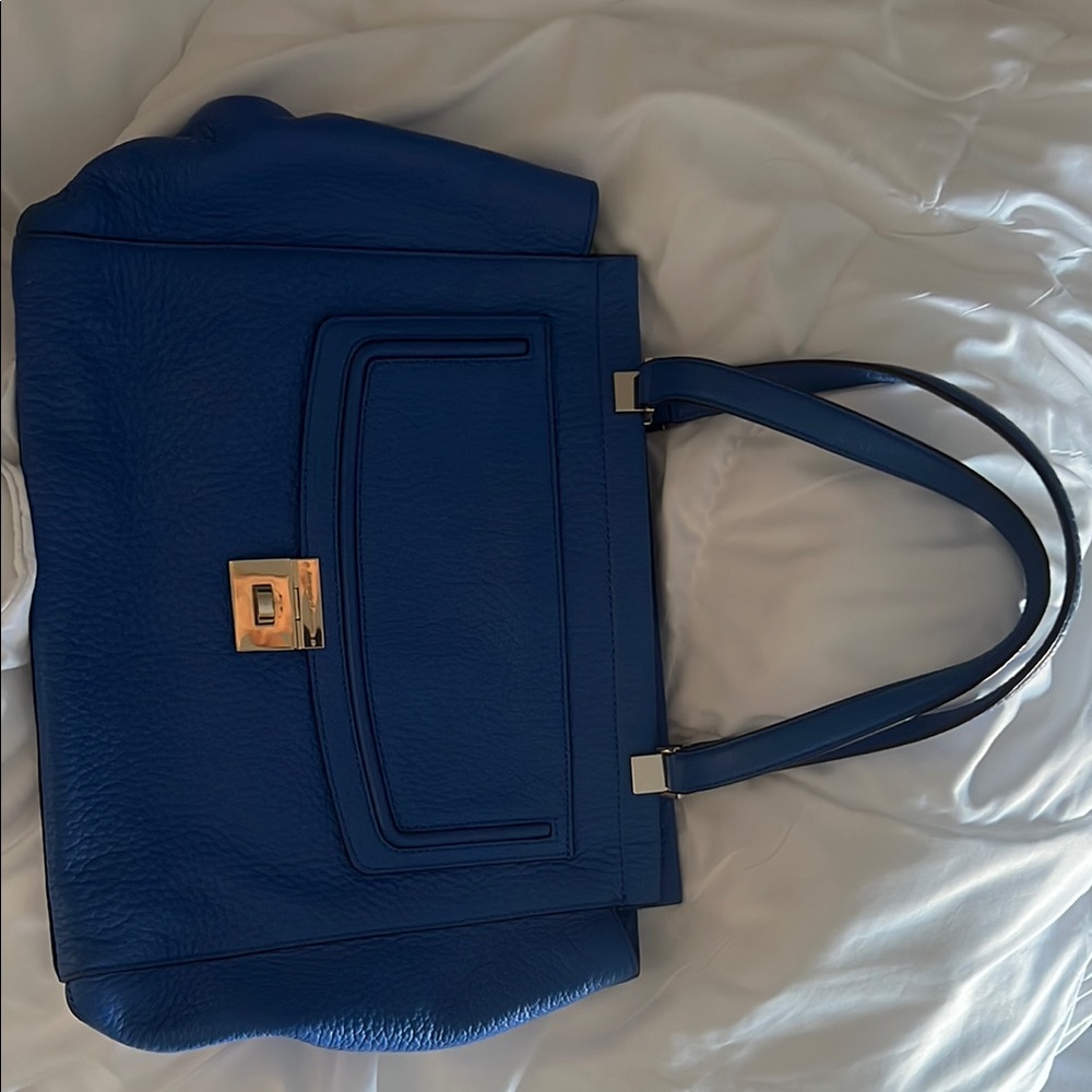 Kate Spade Blue Tote Bag. Brand new without tags. Excellent condition.